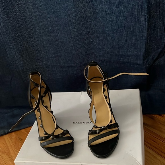 BALENCIAGA STUDDED LEATHER WEDGES 💋 - Picture 2 of 4